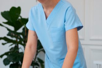 Blouse d'esthéticienne : un choix technique et stratégique pour l'institut