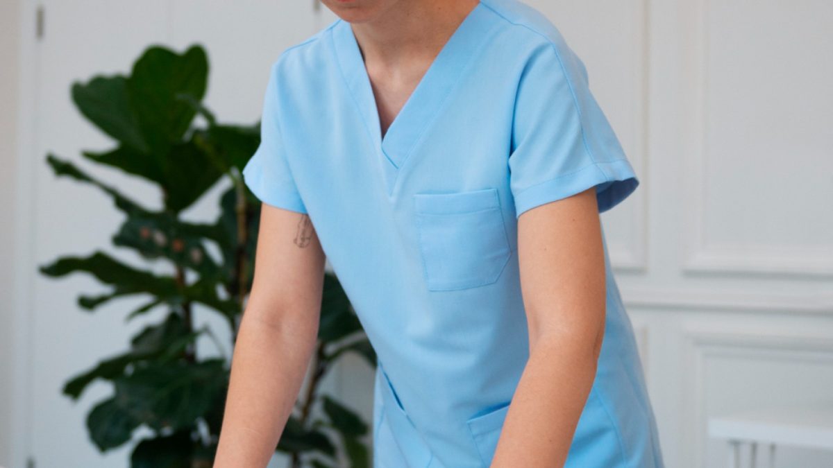 Blouse d'esthéticienne : un choix technique et stratégique pour l'institut